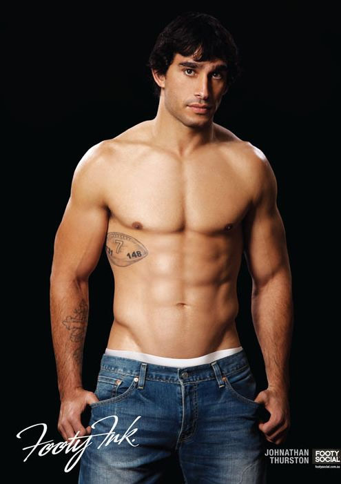 Calendari 2012: tatuaggi sui muscoli dei rugysti australiani