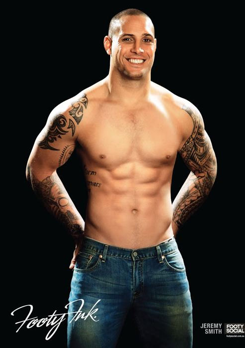 Calendari 2012: tatuaggi sui muscoli dei rugysti australiani
