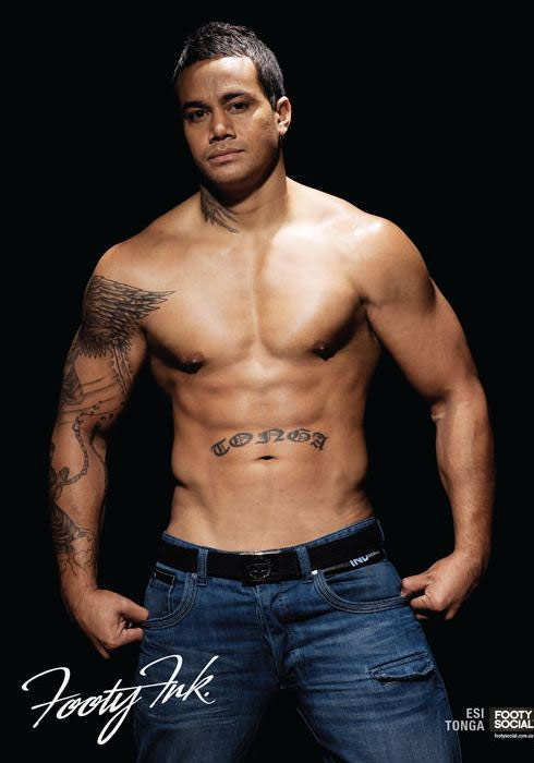 Calendari 2012: tatuaggi sui muscoli dei rugysti australiani