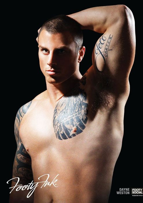 Calendari 2012: tatuaggi sui muscoli dei rugysti australiani