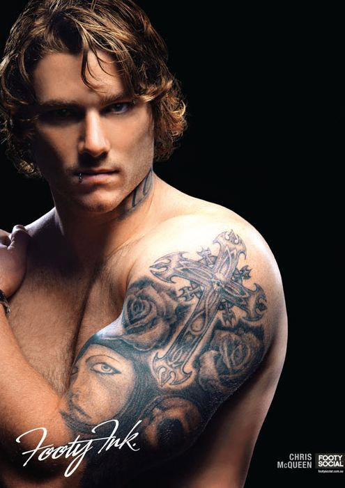 Calendari 2012: tatuaggi sui muscoli dei rugysti australiani