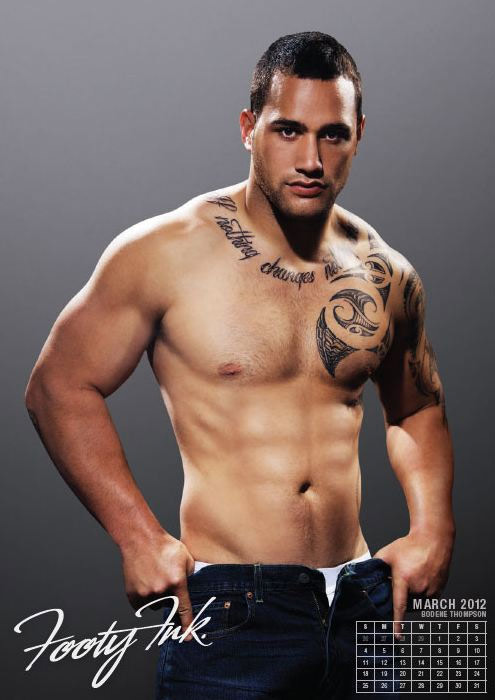 Calendari 2012: tatuaggi sui muscoli dei rugysti australiani