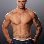 Calendari 2012: tatuaggi sui muscoli dei rugysti australiani - Thumbnail