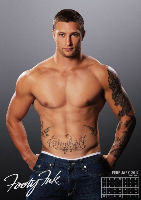 Calendari 2012: tatuaggi sui muscoli dei rugysti australiani