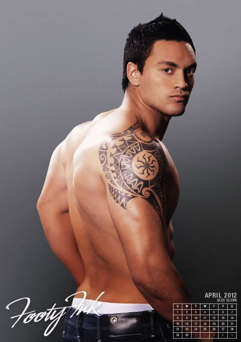 Calendari 2012: tatuaggi sui muscoli dei rugysti australiani