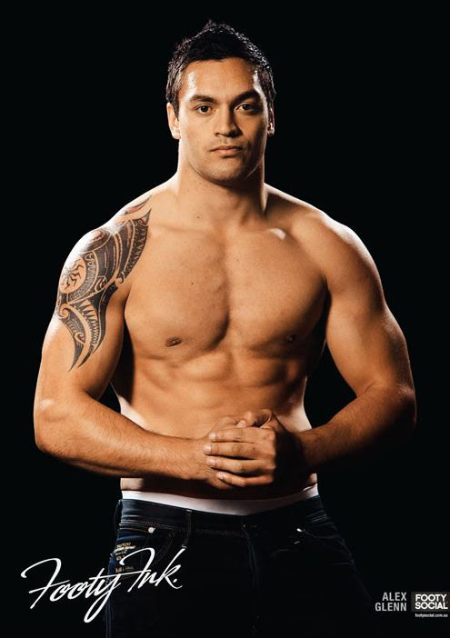 Calendari 2012: tatuaggi sui muscoli dei rugysti australiani