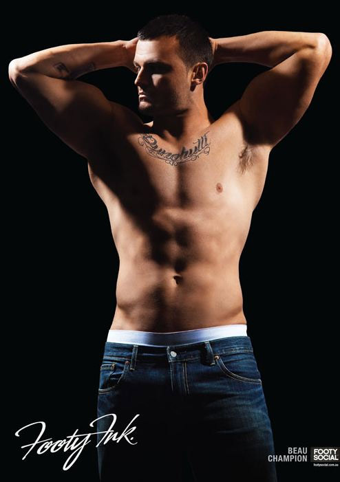 Calendari 2012: tatuaggi sui muscoli dei rugysti australiani
