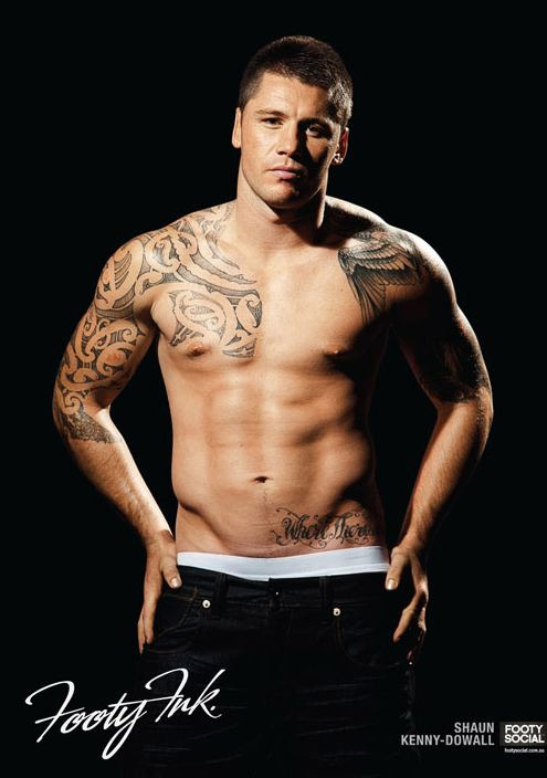 Calendari 2012: tatuaggi sui muscoli dei rugysti australiani