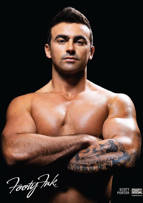 Calendari 2012: tatuaggi sui muscoli dei rugysti australiani