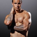 Calendari 2012: tatuaggi sui muscoli dei rugysti australiani - Thumbnail