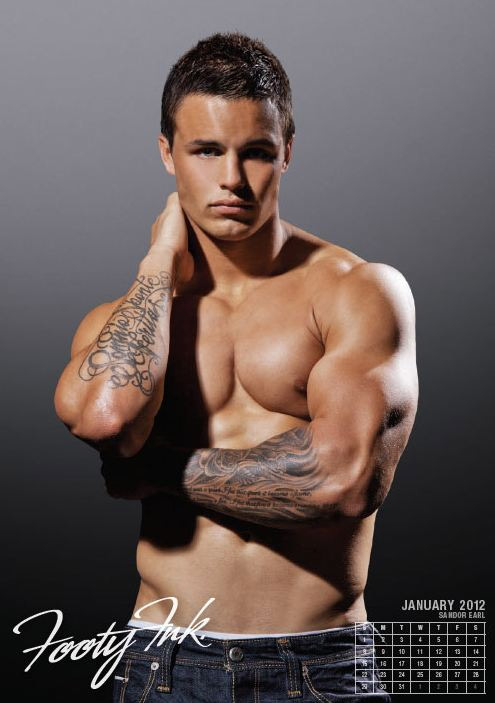 Calendari 2012: tatuaggi sui muscoli dei rugysti australiani