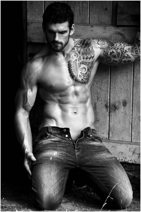 Stuart Reardon il rugbista prestato alla moda posa per DNA