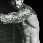 Stuart Reardon il rugbista prestato alla moda posa per DNA - Thumbnail