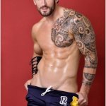 Stuart Reardon il rugbista prestato alla moda posa per DNA - Thumbnail