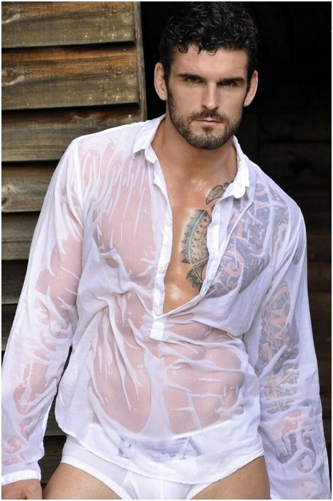 Stuart Reardon il rugbista prestato alla moda posa per DNA