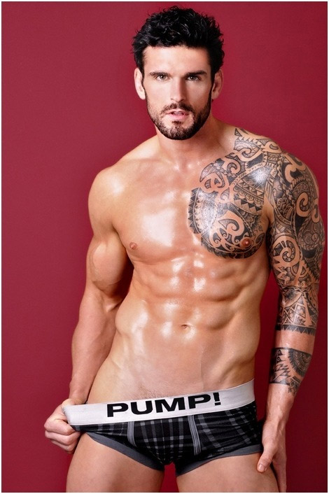 Stuart Reardon il rugbista prestato alla moda posa per DNA