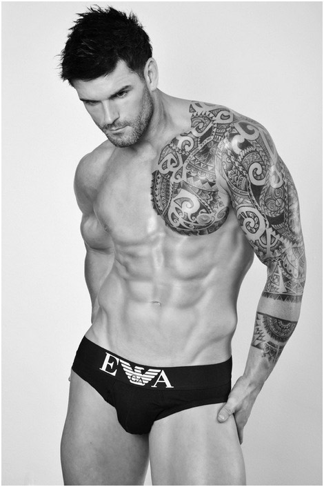 Stuart Reardon il rugbista prestato alla moda posa per DNA