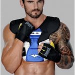 Stuart Reardon il rugbista prestato alla moda posa per DNA - Thumbnail