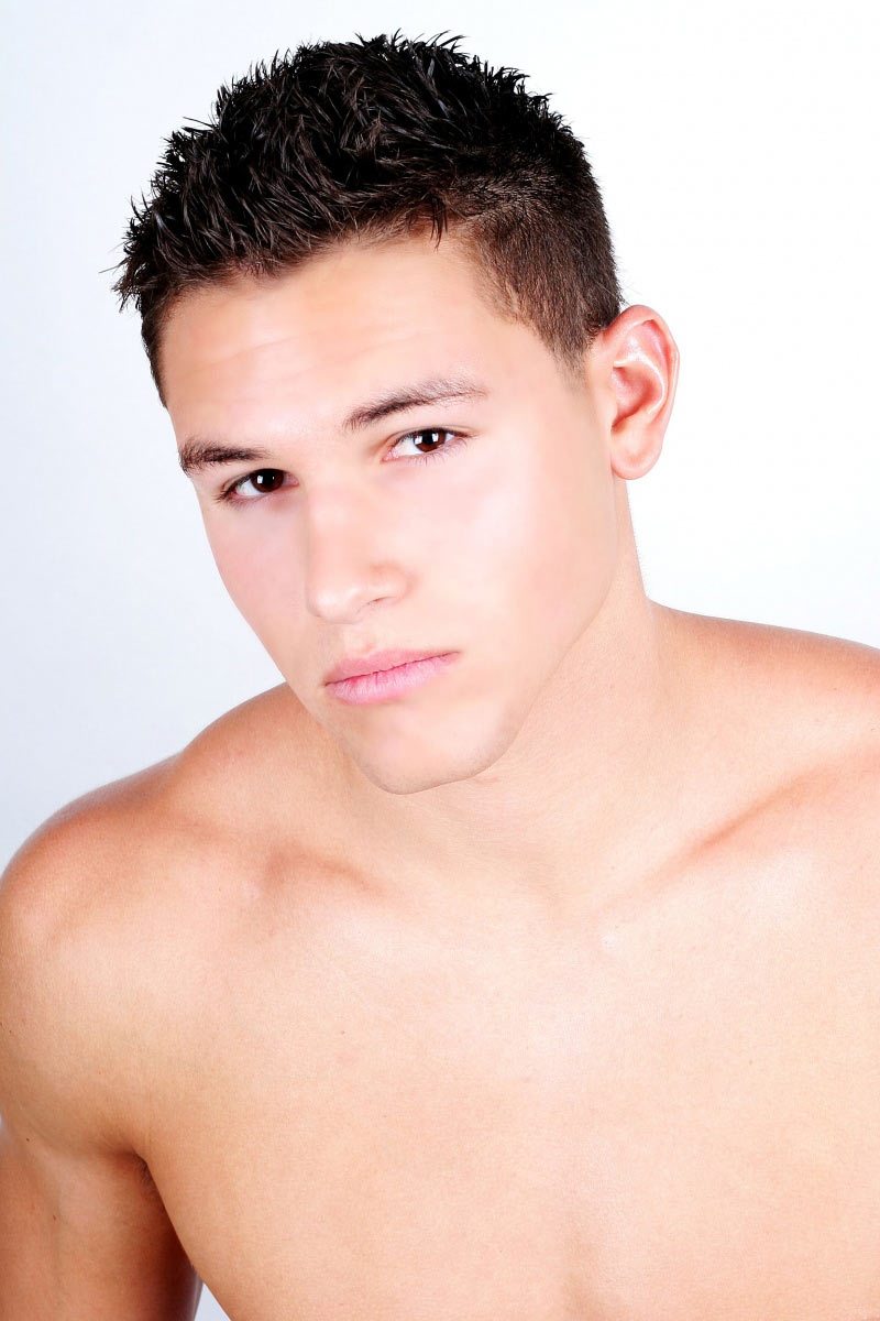Corey Saucier, lo studente con i pettorali da cow boy