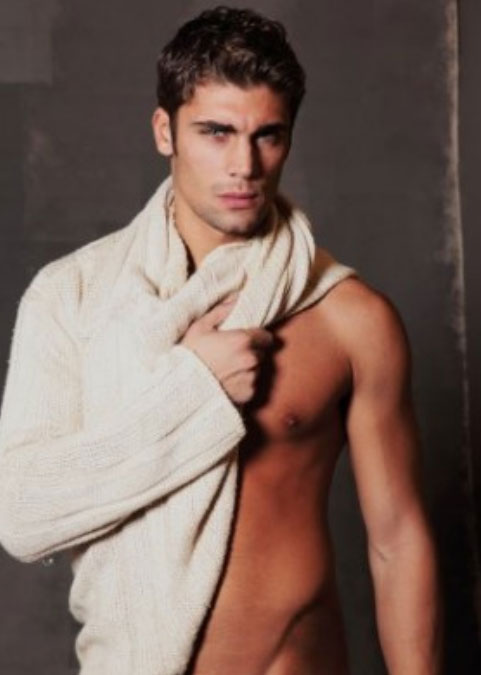 Mario Ermito, il "bello accessibile" del Gf12, nudo
