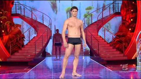 Mario Ermito, il "bello accessibile" del Gf12, nudo