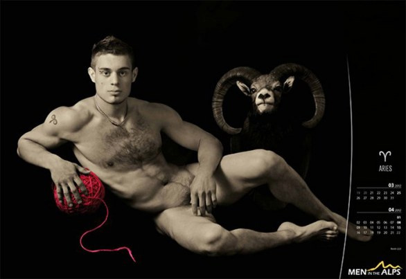 Eros, astri e natura: il calendario Men in the Alps 2012