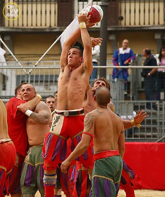 Calcio Fiorentino, corpulente azioni sul campo dal 1500