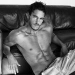 Il top model spagnolo Juan Yanes fotografato da Greg Vaughan - Thumbnail