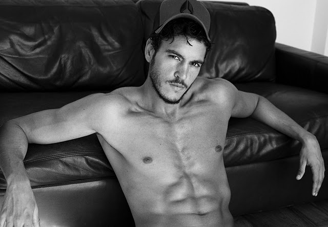 Il top model spagnolo Juan Yanes fotografato da Greg Vaughan