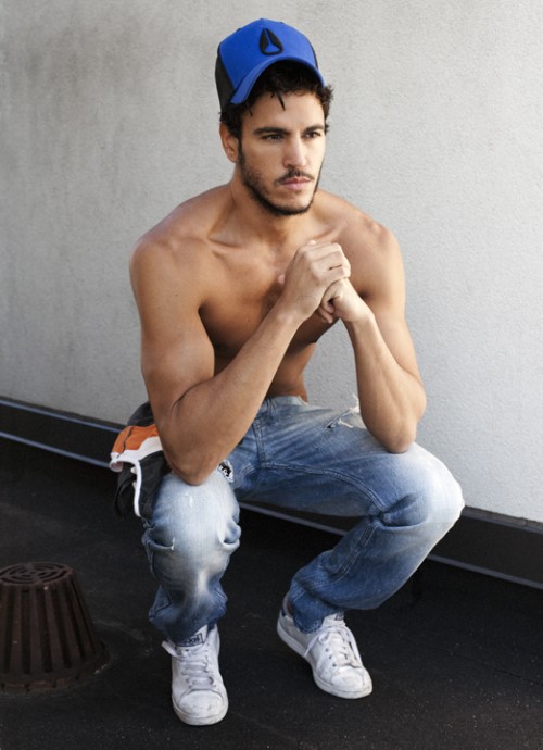 Il top model spagnolo Juan Yanes fotografato da Greg Vaughan