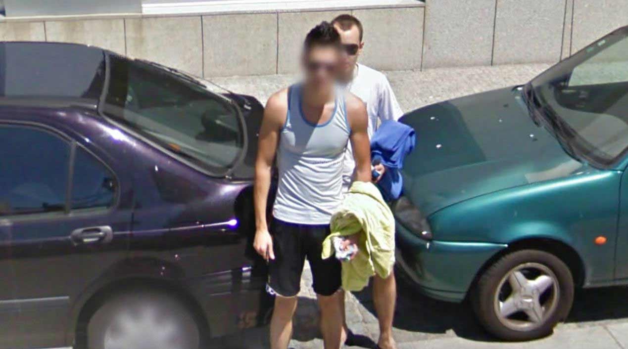 Google Street View a caccia di ragazzi mozzafiato