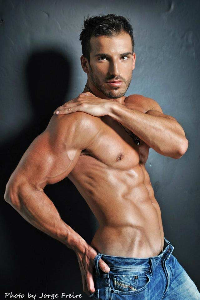 Akis Hatziiordanou, la promessa della moda per il 2012