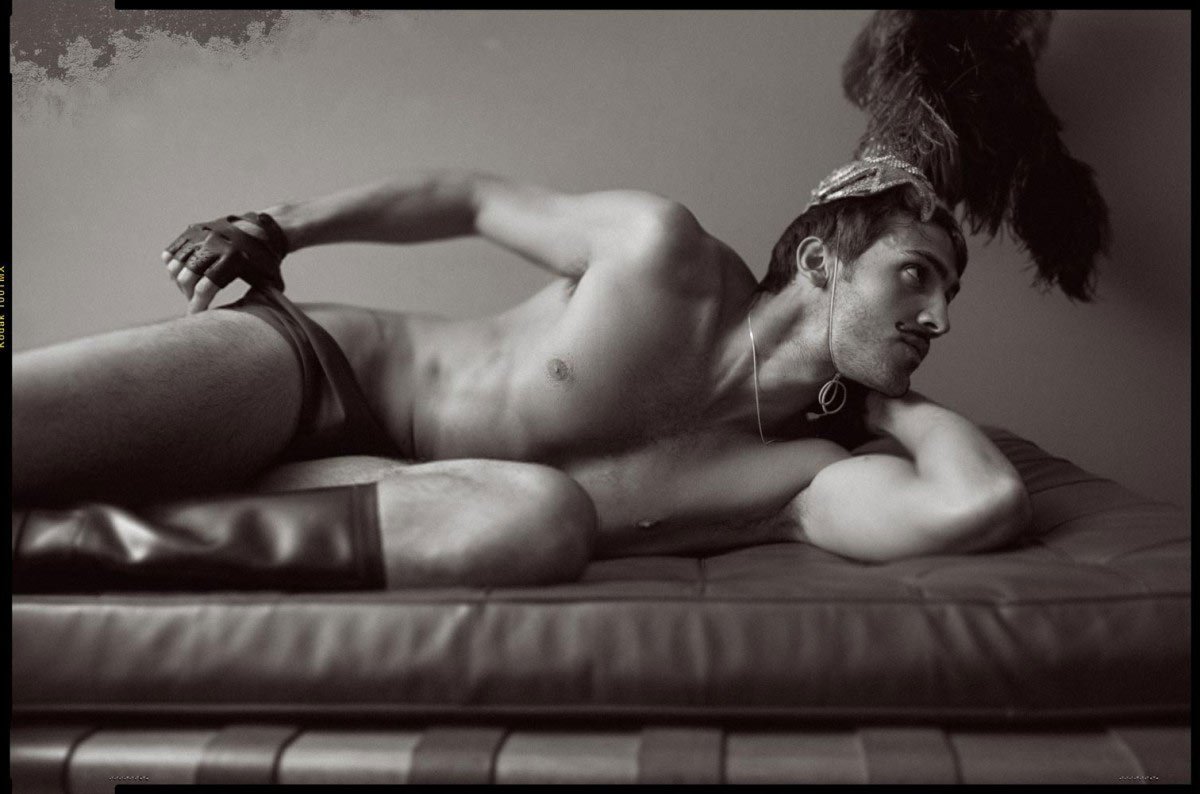 Tutti al circo: invece dei leoni, ecco i "Boys at Circus"