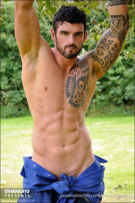Stuart Reardon il rugbista prestato alla moda posa per DNA