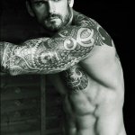 Stuart Reardon il rugbista prestato alla moda posa per DNA - Thumbnail