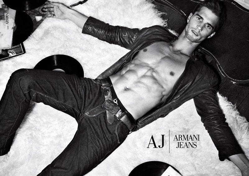 Thomas Skoloudik, un altro corpo mozzafiato per Armani