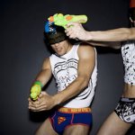Le icone pop gay sui corpi dei ragazzi di Coitus - Thumbnail