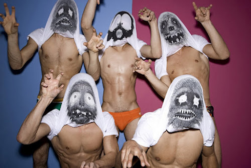 Le icone pop gay sui corpi dei ragazzi di Coitus