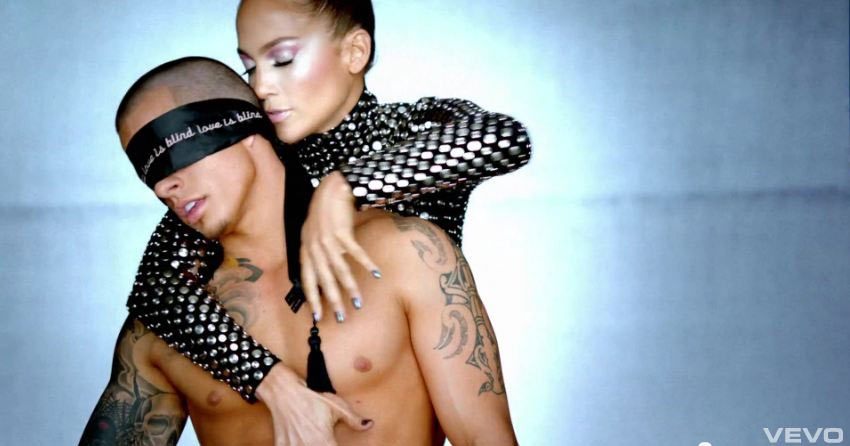 J.Lo e il suo toy boy Casper Smart nella clip di Dance Again