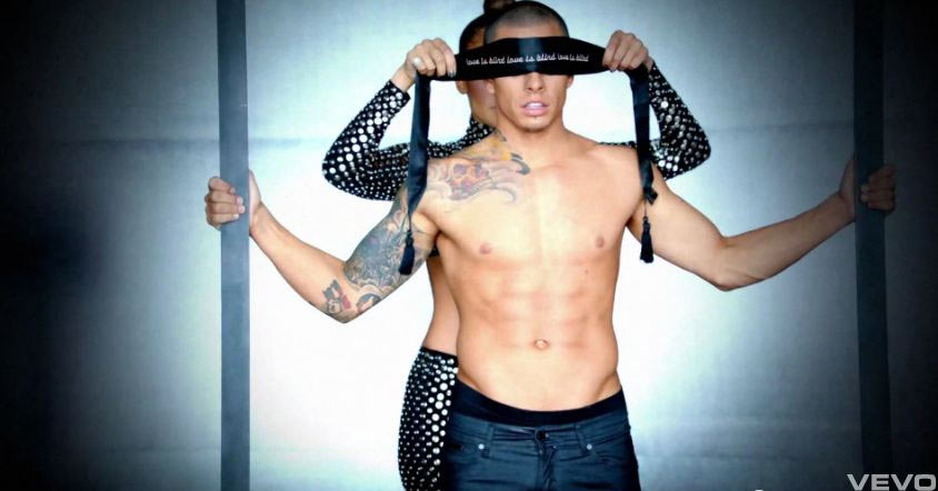 J.Lo e il suo toy boy Casper Smart nella clip di Dance Again