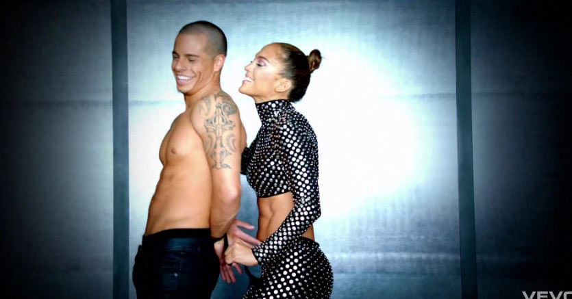 J.Lo e il suo toy boy Casper Smart nella clip di Dance Again