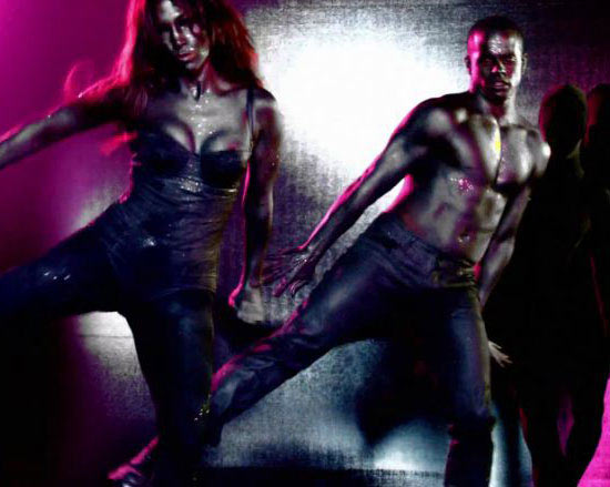 J.Lo e il suo toy boy Casper Smart nella clip di Dance Again