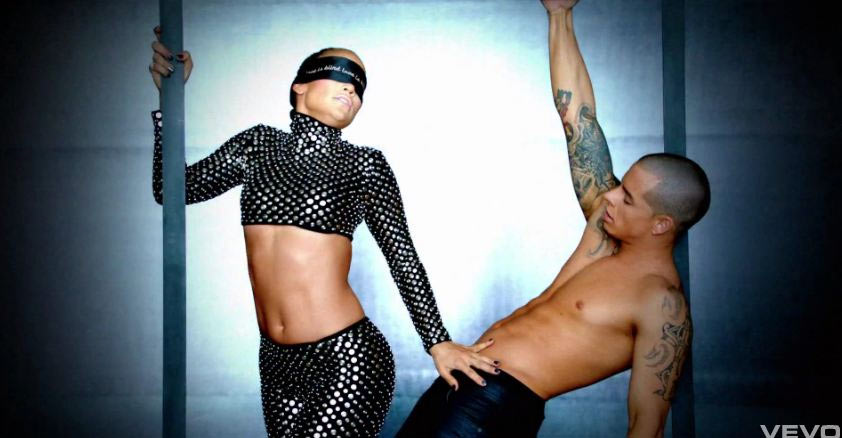 J.Lo e il suo toy boy Casper Smart nella clip di Dance Again