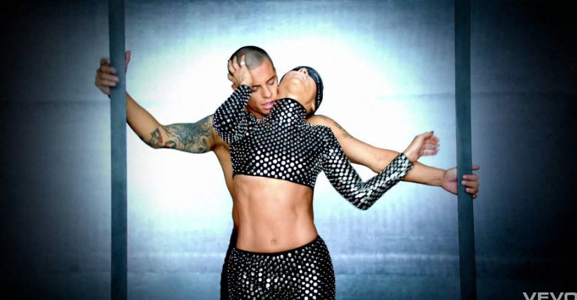 J.Lo e il suo toy boy Casper Smart nella clip di Dance Again
