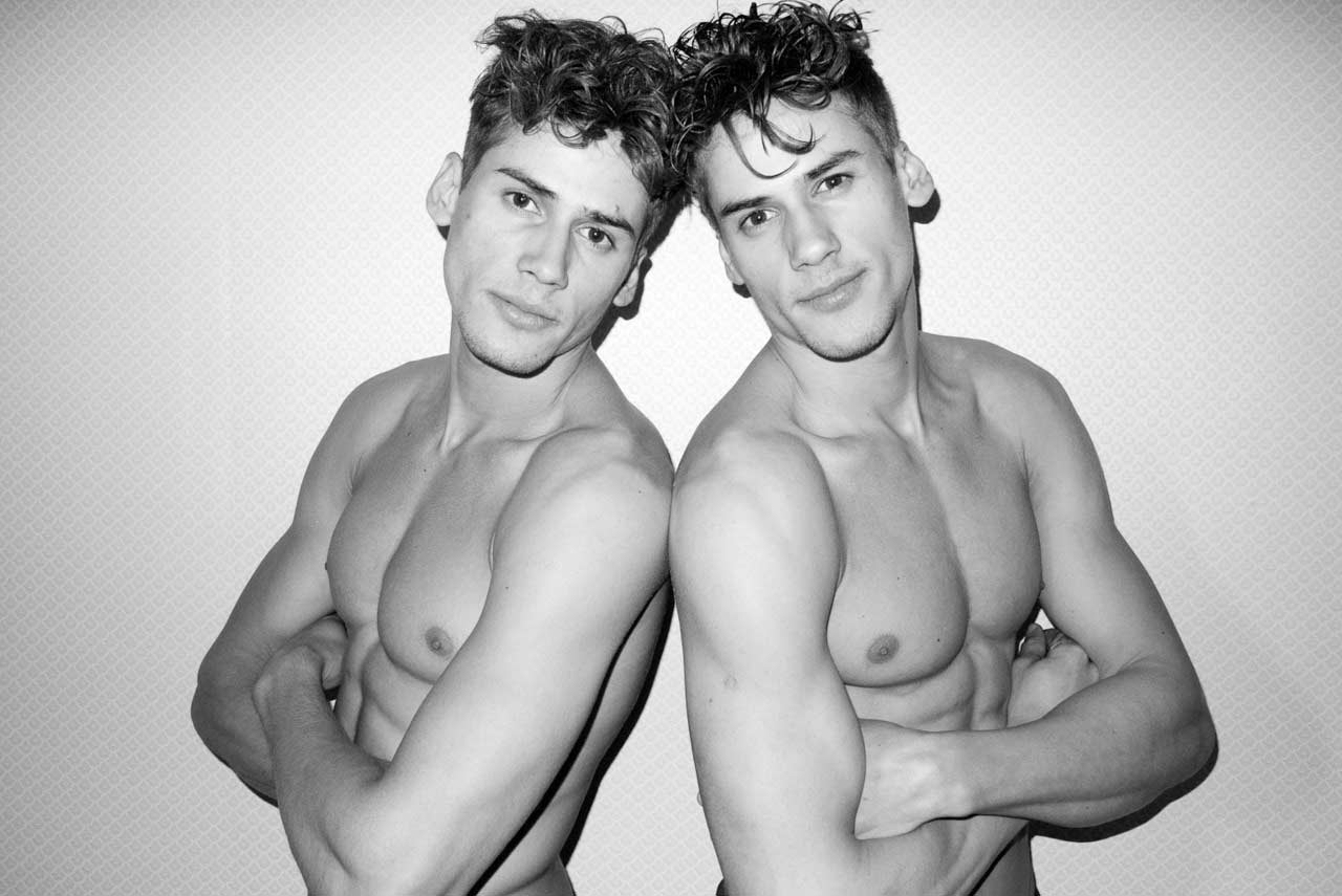 I gemelli Patriota nudi nello studio di Terry Richardson