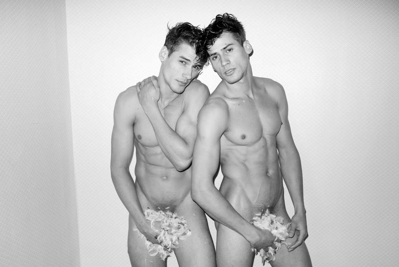 I gemelli Patriota nudi nello studio di Terry Richardson
