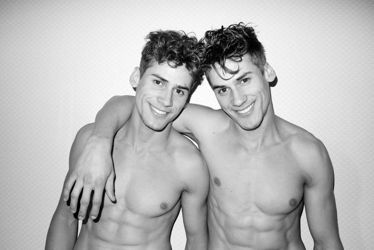 I gemelli Patriota nudi nello studio di Terry Richardson