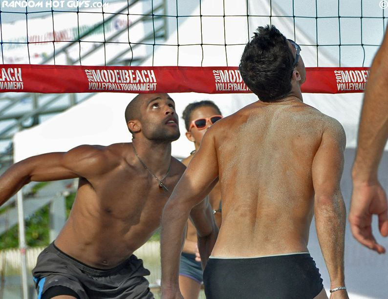 Model Beach Volleyball, il torneo dei modelli a Miami