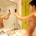 Matthieu: il fascino della depilazione in un bagno di Parigi - Thumbnail