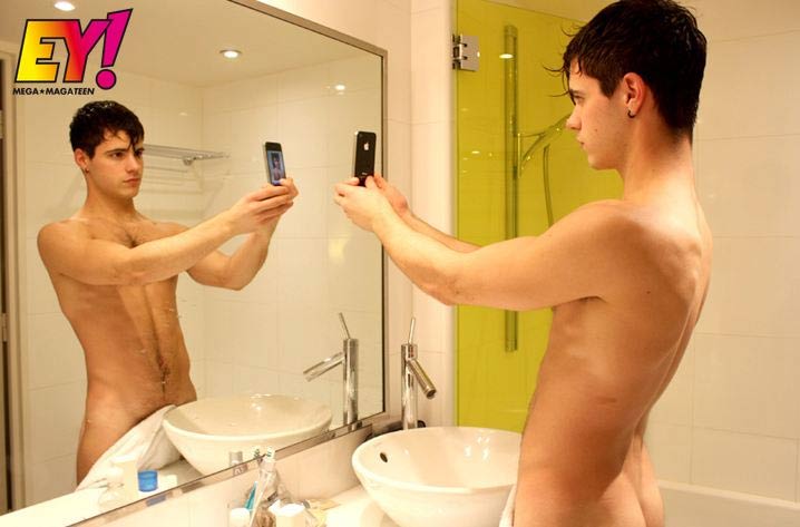 Matthieu: il fascino della depilazione in un bagno di Parigi